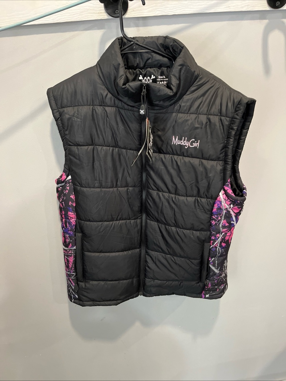 Black Quilted Puffer Vest xl with Pink Camo Accents & hat - Picture 6 of 14